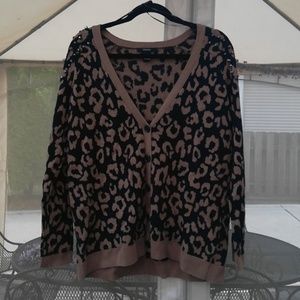 Medium Shoulder Studded Cardigain